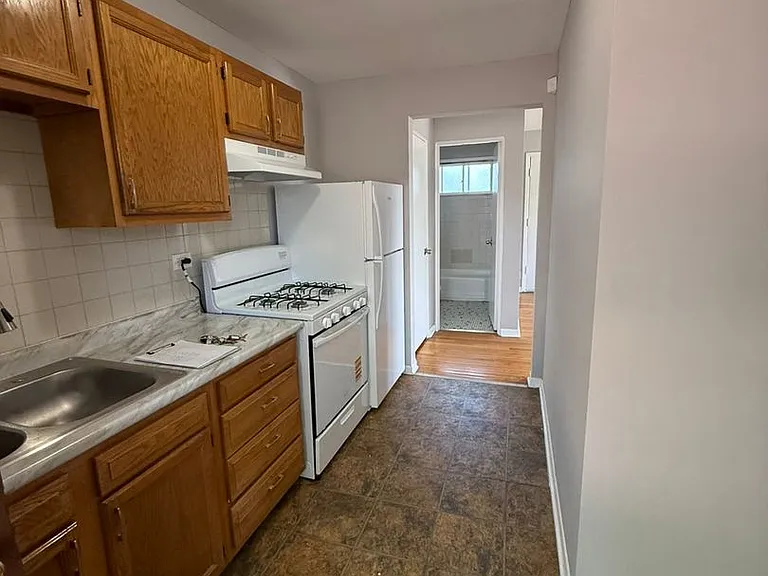 Astoria Commons Apartments — Photo 2