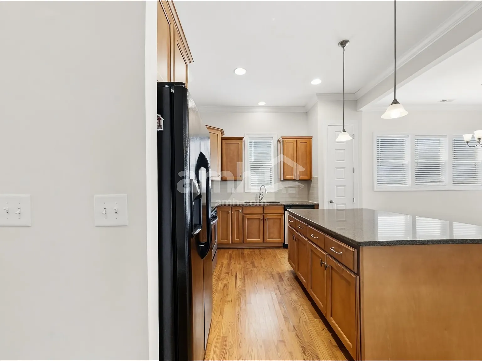 3 bed, 2.0 bath, 2165 sqft, $2,390 — Photo 3