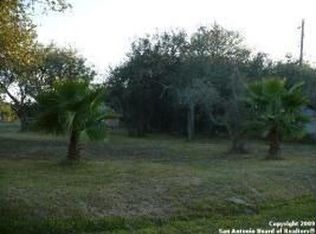 1 Sherwood Dr, Rockport, TX 78382