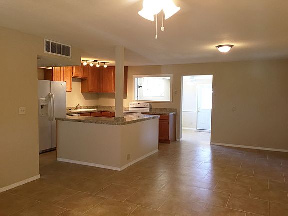 5th image of 3005 W Solano Dr N