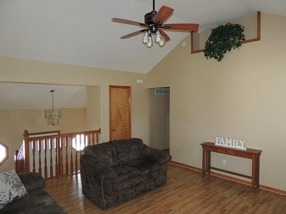 4th image of 812 SW Woodland Dr