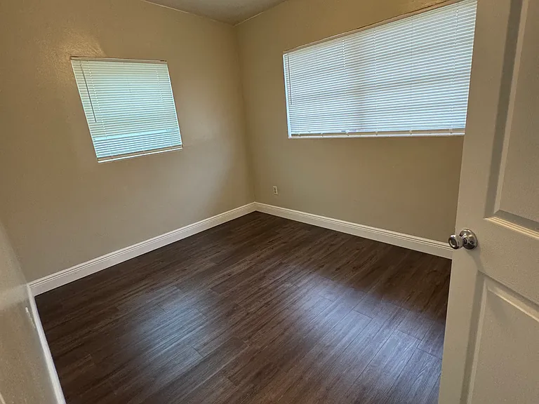 604 E Church Ave — Photo 11