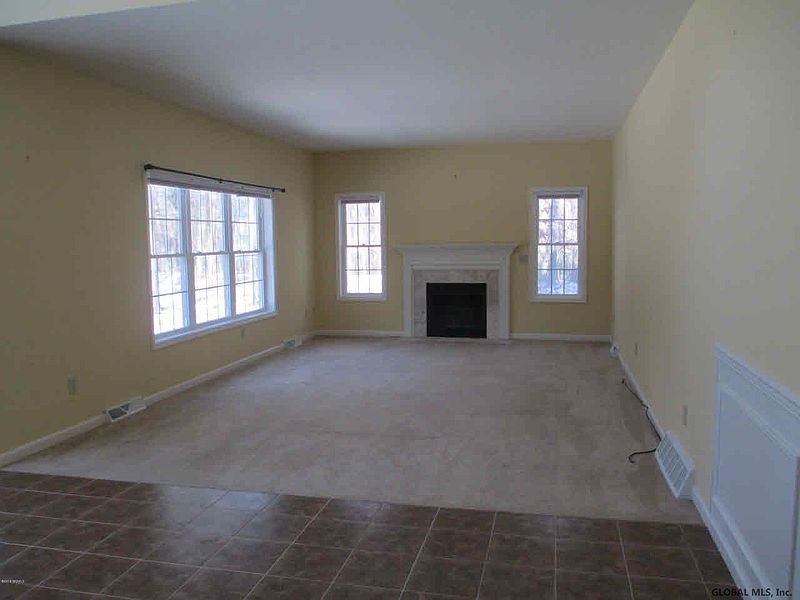4th image of 14 Creekside Drive