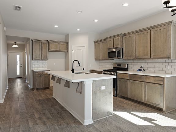 5th image of 304 Houston Dr