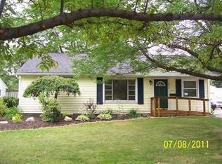 840 Oakwood Dr, Elyria, OH 44035