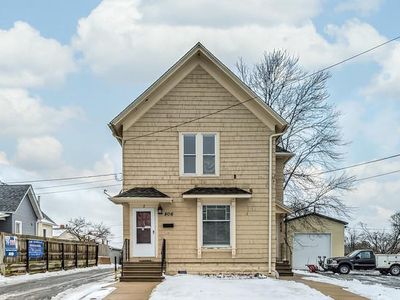 806 Hill Ave, Elgin, IL, 60120