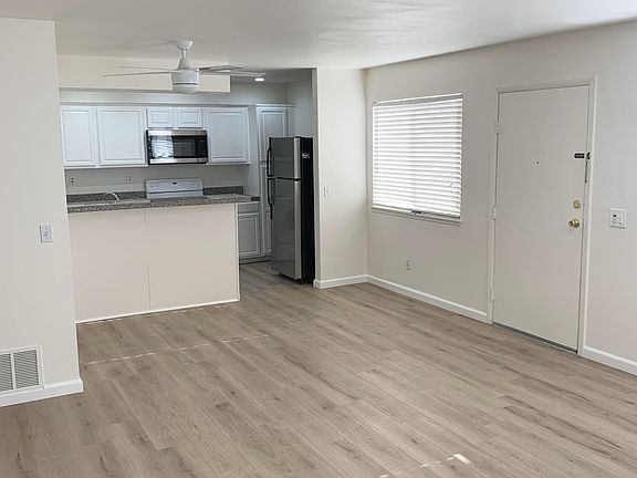 5th image of 72552 Edgehill Dr Unit 1