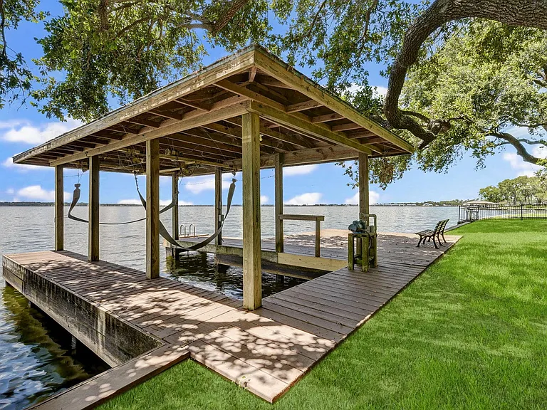 10045 Valley Dr S — Photo 49