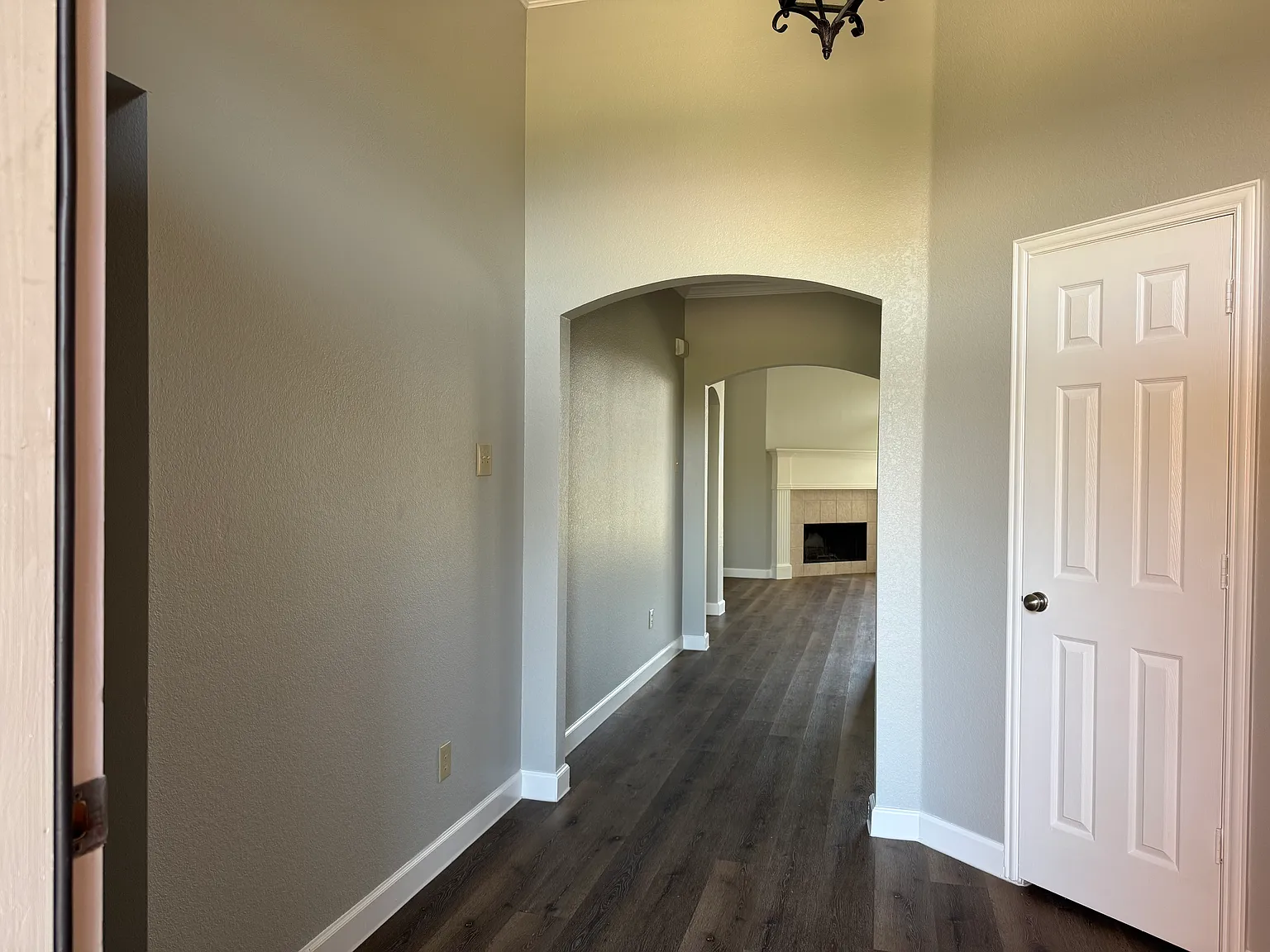 3 bed, 2079 sqft, $2,690 — Photo 2