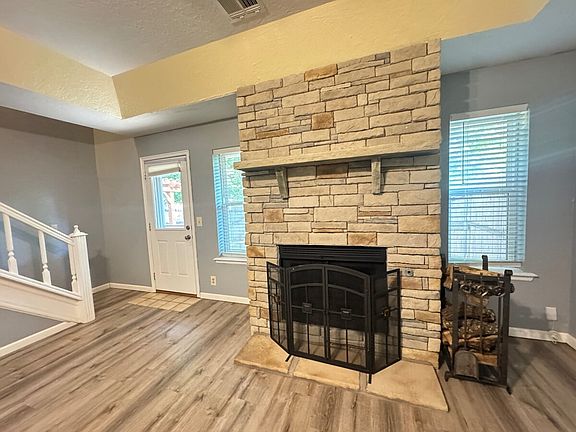 4th image of 905 Rambling Oaks Dr