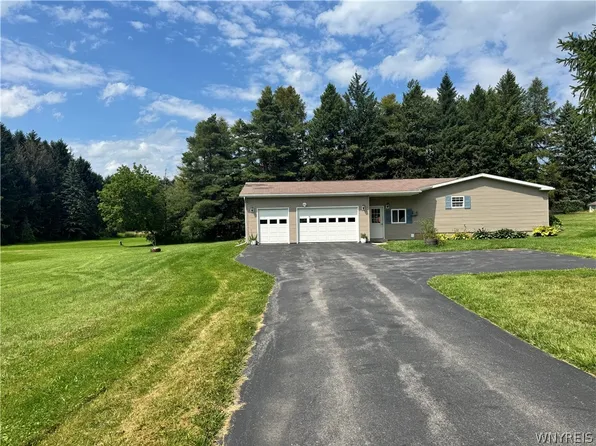 6909 Westview Dr, Perry, NY 14530