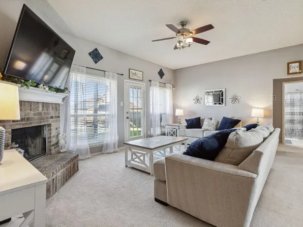 9200 Rhea Dr, White Settlement, TX 76108