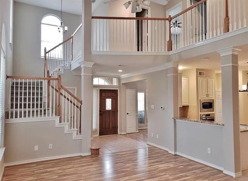 3 bed, 2.5 bath, 2044 sqft, $2,750 — Photo 2