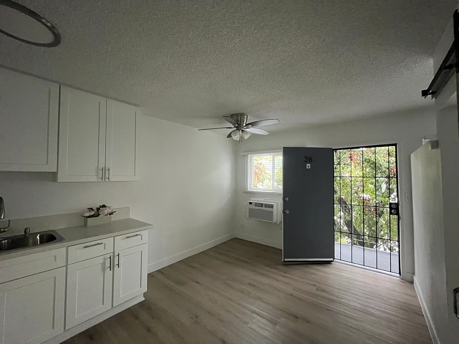 5548 Yarmouth JR 1 BR — Photo 3