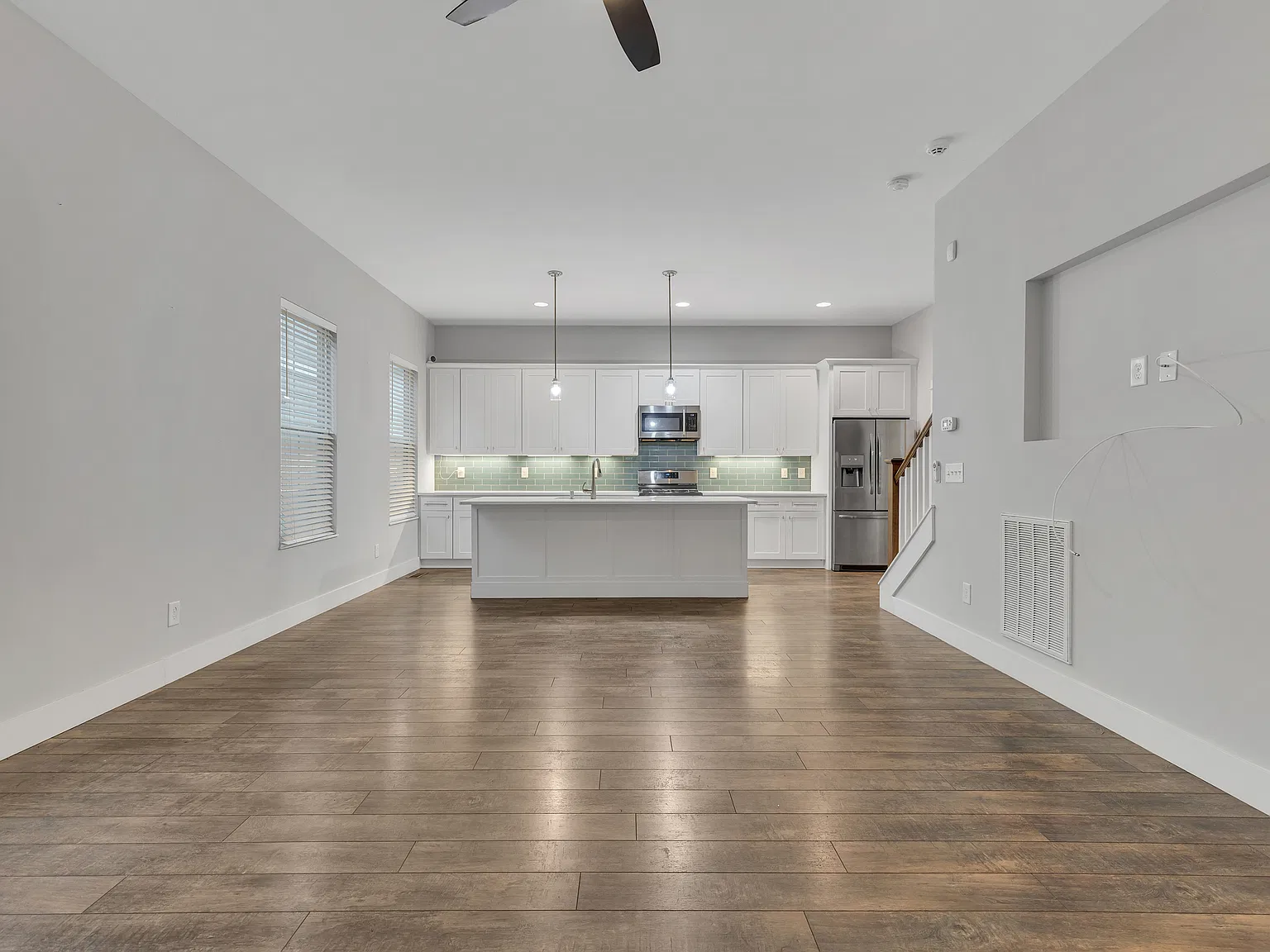 3 bed, 1920 sqft, $3,450 — Photo 4