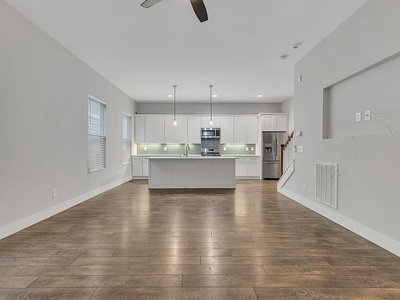 4th image of 2402 Hyde St