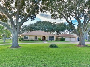 1903 Penny Lake Dr, Wallis, TX 77485