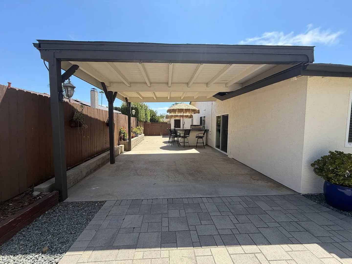 3-bed 2 bath home with extra room — Photo 3
