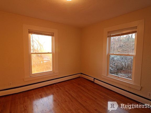 3rd image of 28 Bowers Ave