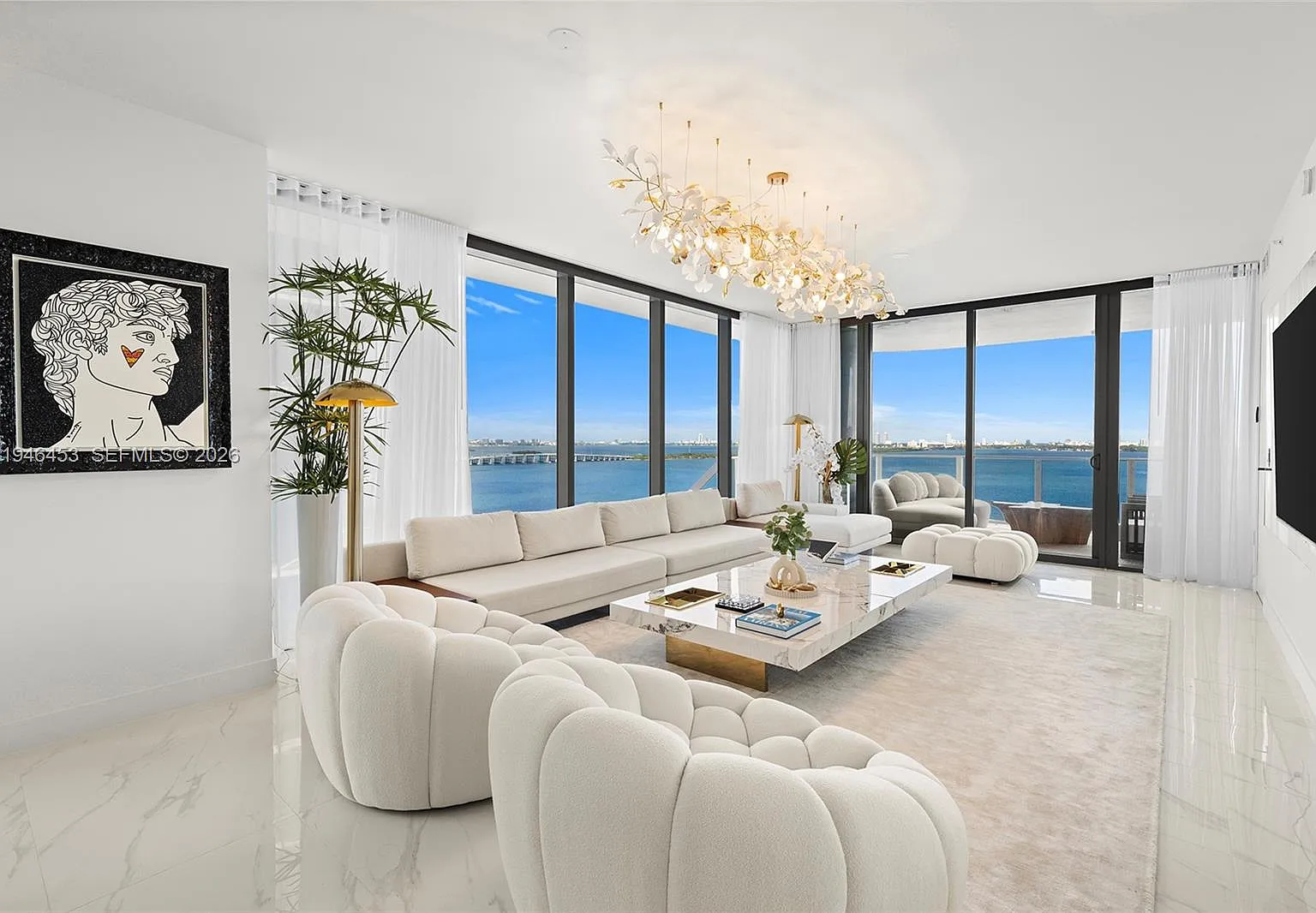 Aria Reserve South Tower — Photo 1