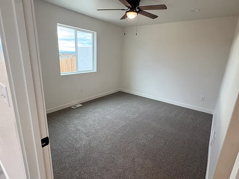 943 S Sweetwater Dr — Photo 16