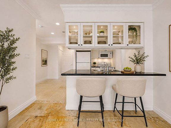 5th image of 887 Bay St #708
