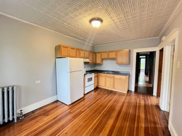 226-230 Sargeant St #2L, Holyoke, MA 01040