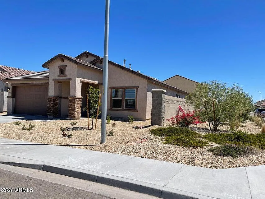 4 bed, 2.0 bath, 2137 sqft, $2,350 — Photo 2