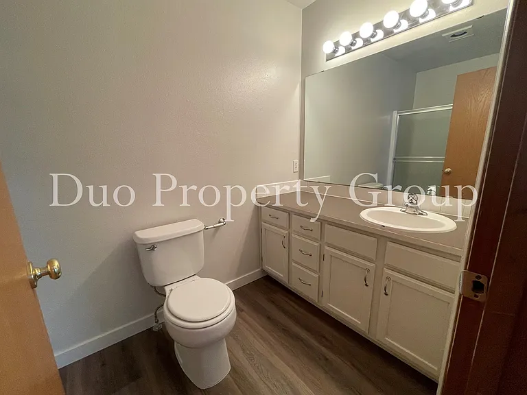 606 S 41st Ct — Photo 12