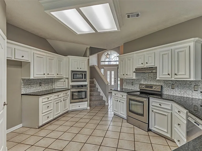 13707 Fountainview Dr — Photo 19