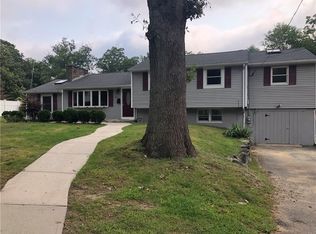 82 Canonicus Trl, East Greenwich, RI 02818