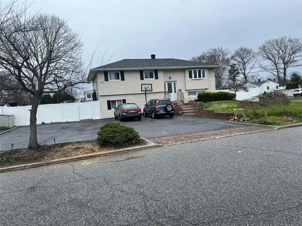 9 Craig Road, Islip Terrace, NY 11752