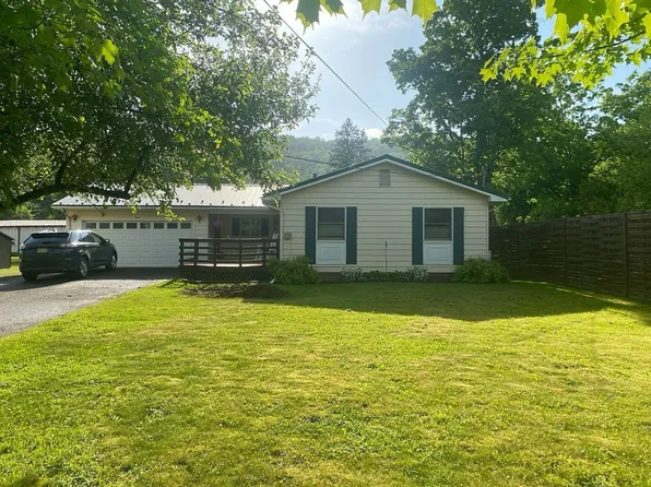 15 Woodlawn Ave, Coudersport, PA 16915