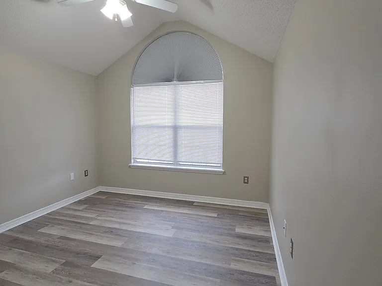 643 Alysheba Dr — Photo 6