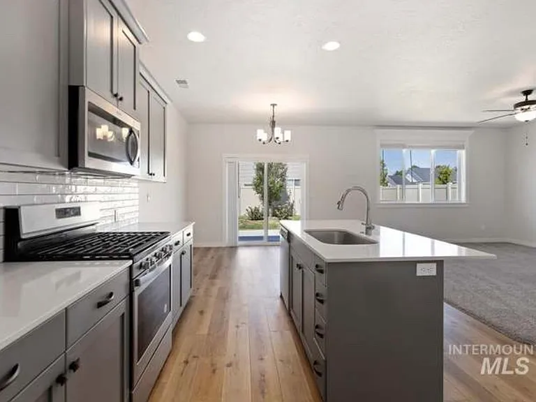 3131 N Chianti Ave — Photo 2