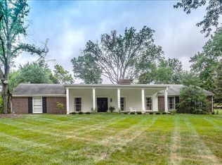 3 Woods Hill Dr, Chesterfield, MO
