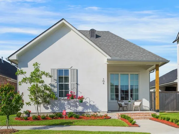 104 Oak Village Dr, Scott, LA 70583