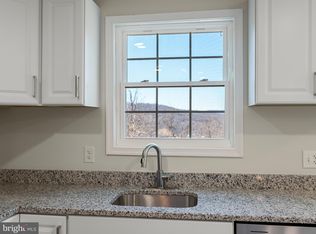 32 Granny Smith Rd, Linden, VA 22642