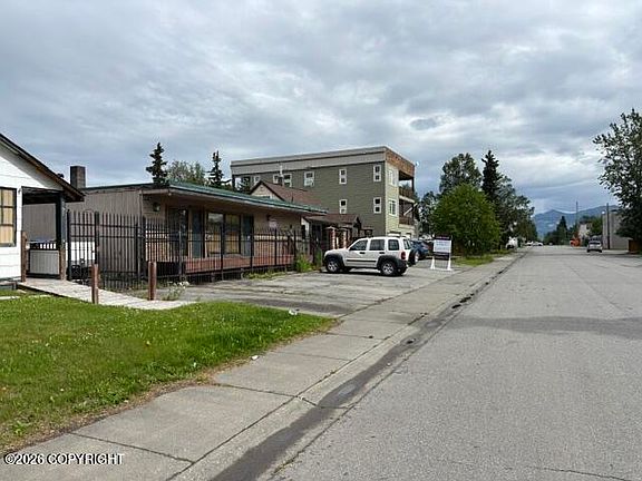4th image of 515 E 12th Ave