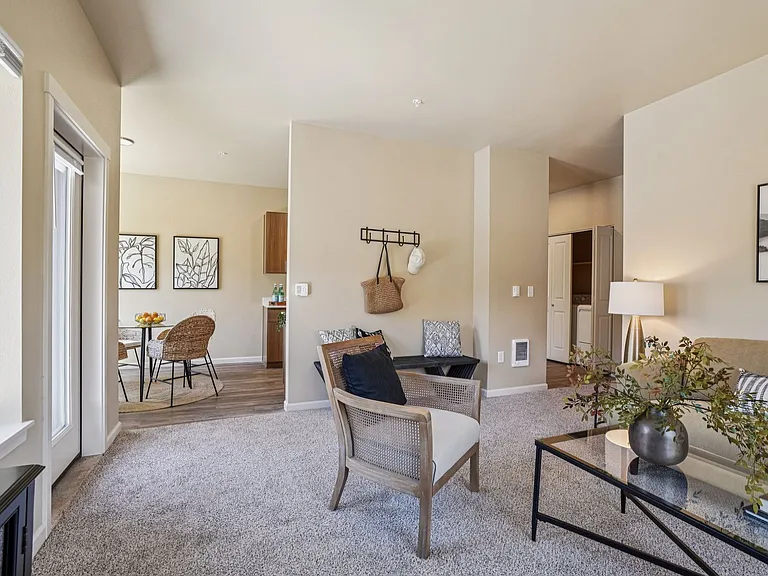 LIBERTY CREST APARTMENTS — Photo 23