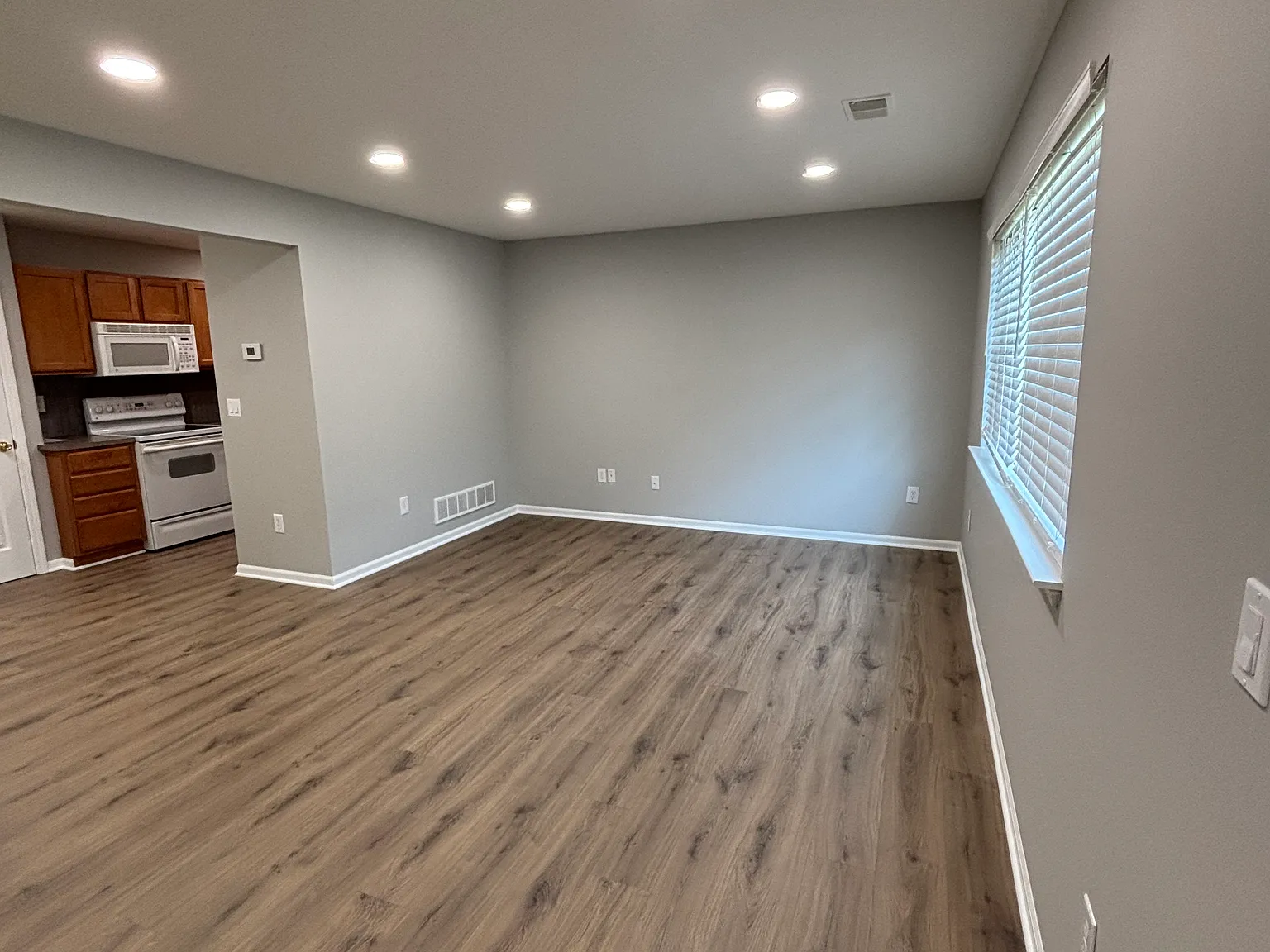 2 bed, 1120 sqft, $1,425 — Photo 3