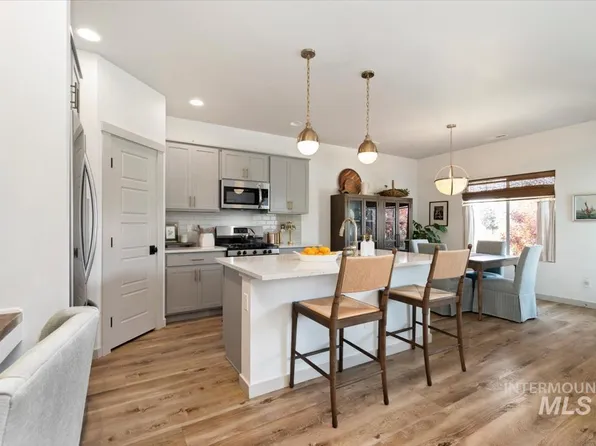 5948 W Hamm Ln, Eagle, ID 83616