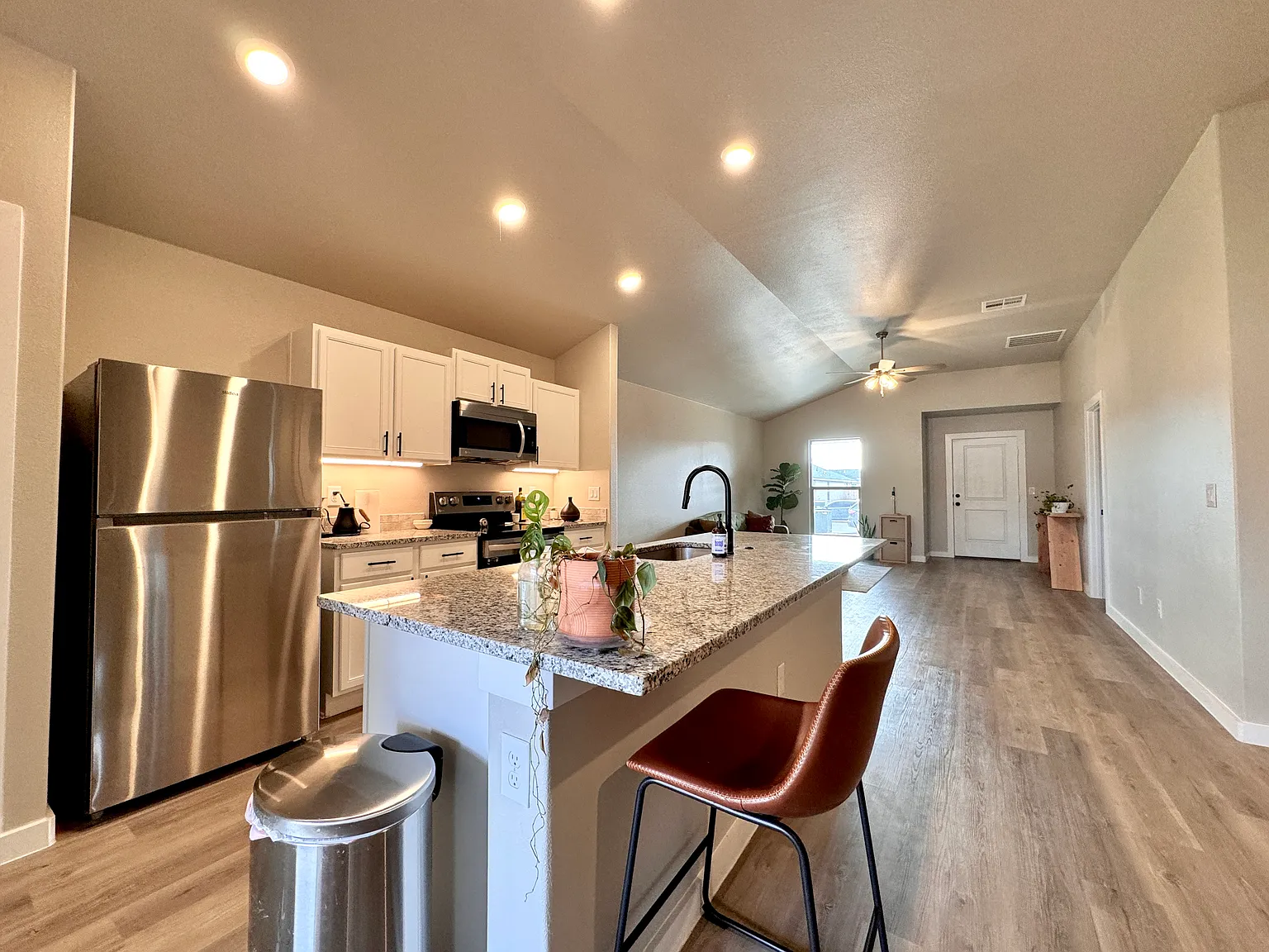 3 bed, 1450 sqft, $1,725 — Photo 3