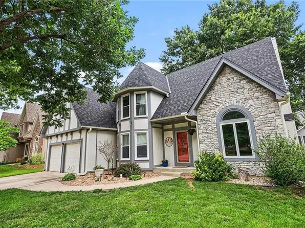 14317 S Blackfoot Dr, Olathe, KS 66062