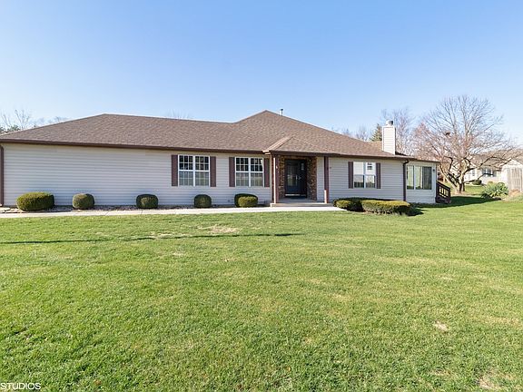 Side view of Livingstonee model