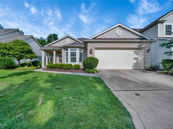 15359 Oak Hollow Ln, Strongsville, OH 44149