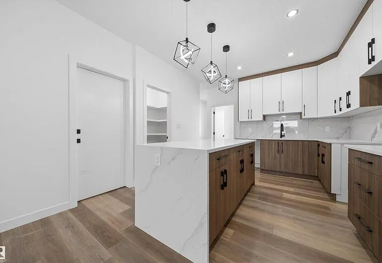 5213 104a St NW #MAIN — Photo 3