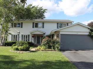 370 Wellington Ave, Elk Grove Village, IL 60007