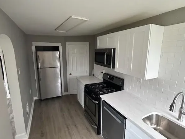 2905 E Octagon Rd, Camden, NJ 08104