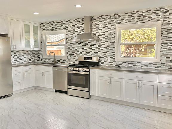 2nd image of 2051 Rexford Way